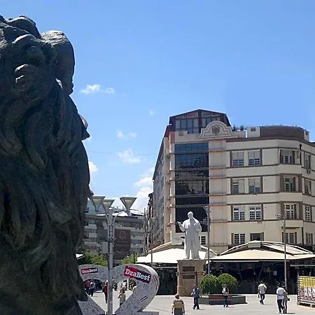 Готель Square Скоп'є
