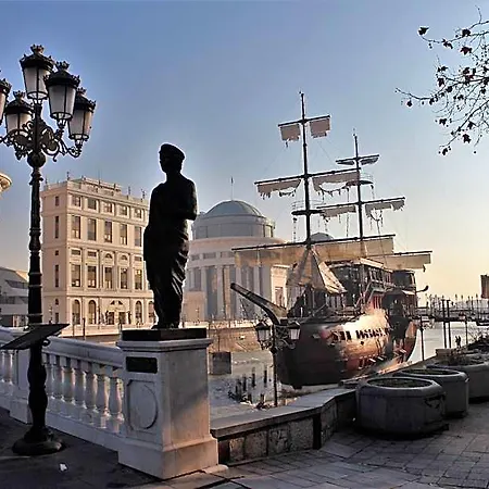 Otel Square 2*