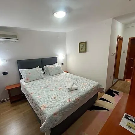 Otel Square 2*